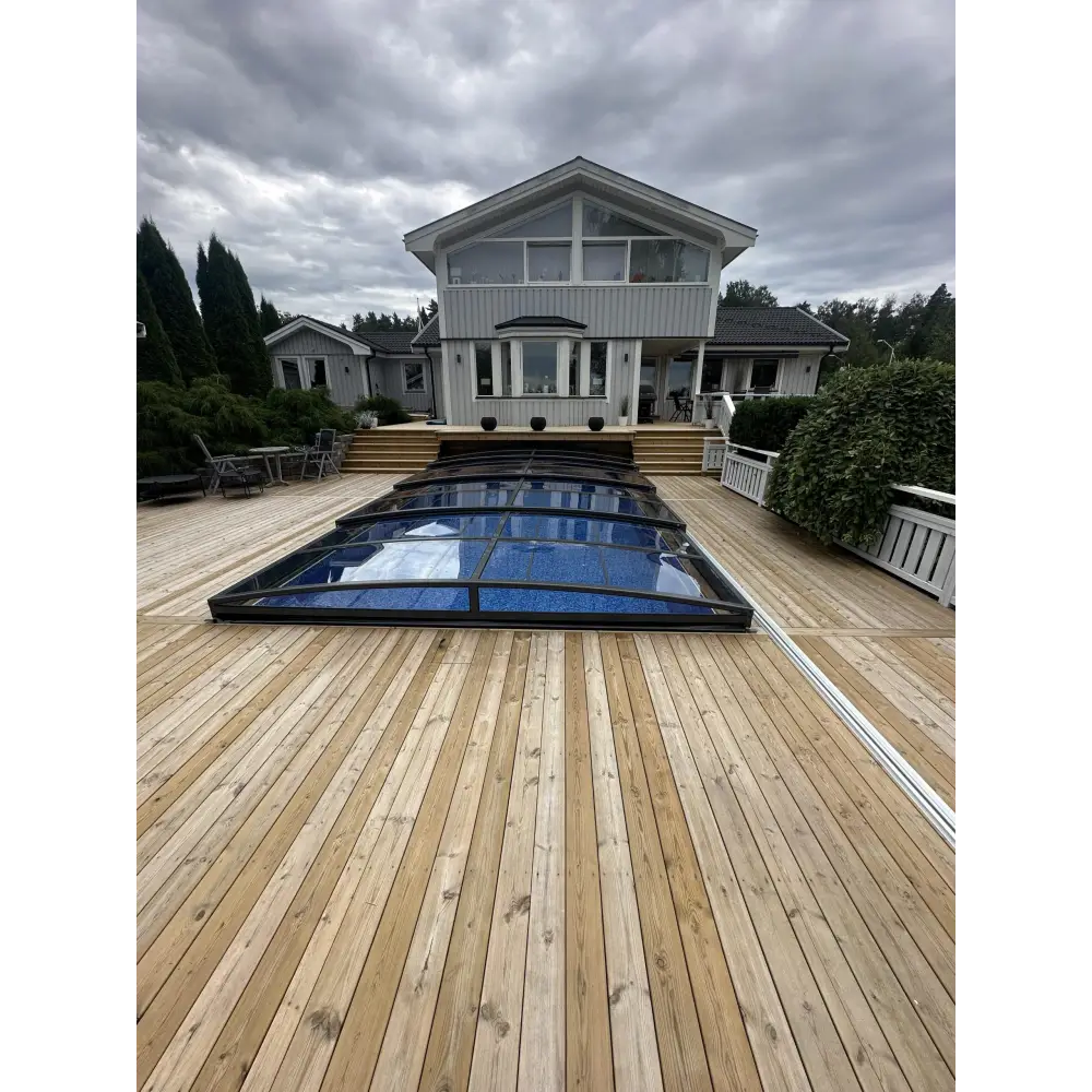 Elegant pooltak Sydney med transparent glaslock för pool, ger flexibilitet och skydd