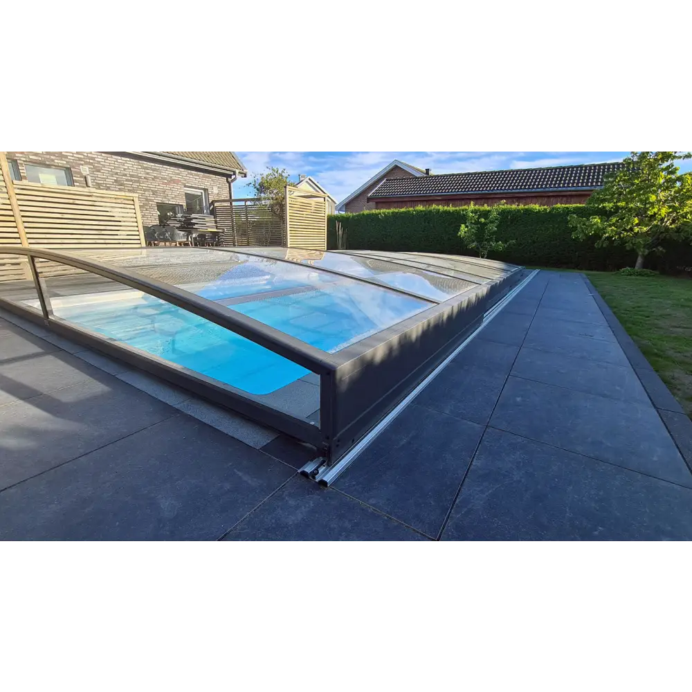 Elegant pooltak Sydney med flexibilitet och skydd för pool