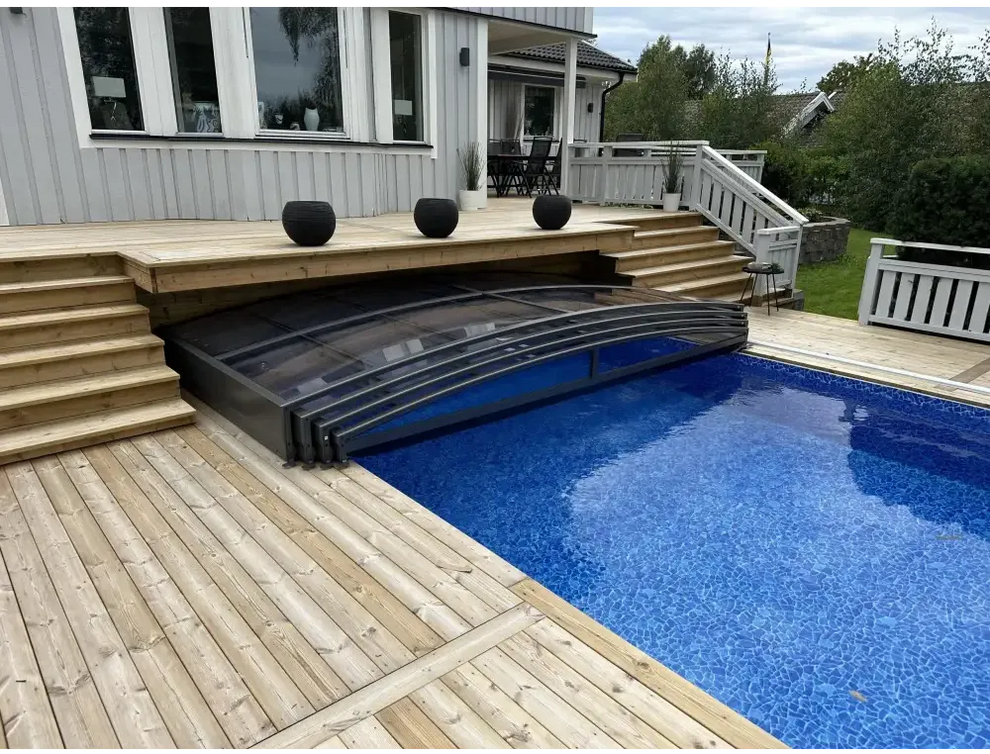 Elegant Pooltak Sydney 3x5 i transparent glas med svarta ramar och kurvat glas