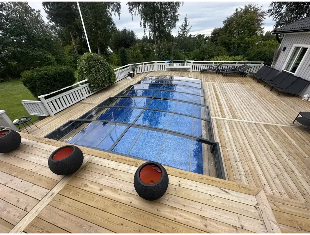 Elegant Pooltak Sydney 3x5 i transparent glas med blåtonad textur och svart ram