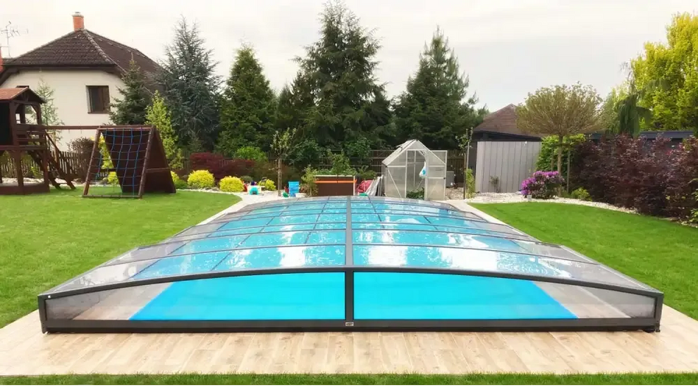 Elegant Pooltak Sydney 3x5 med transparent glas, klar pooltäckning med svart metallram