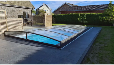 Sydney pool enclosure – blue-tinted panels, slim metal frame, anthracite finish, for pool construction