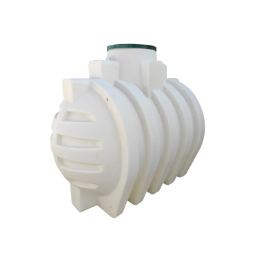 Vit plast regnvattenbehållare med räfflade sidor och grön lock för effektiva vattenlagring