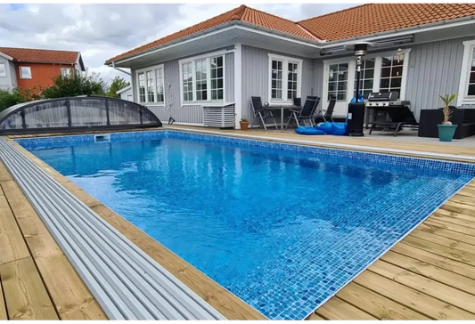 Thermopool Standard – in-ground, rectangular pool, blue mosaic tiles, wooden deck