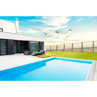 Modern tvåvåningshus med rektangulär thermopp poolpaket qbig och klarblått vatten