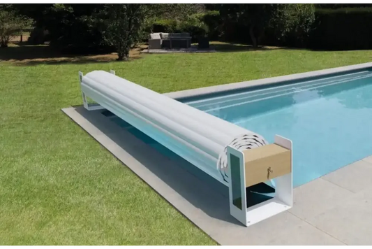 White Top ONE slatted pool cover with an above-ground roller – 3 m wide, wooden cabinet, metal frame