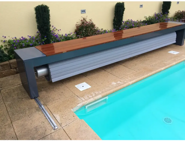 TopMoov slatted pool cover with an above-ground roller – modern design, poolside bench, 60 x 14 mm slats